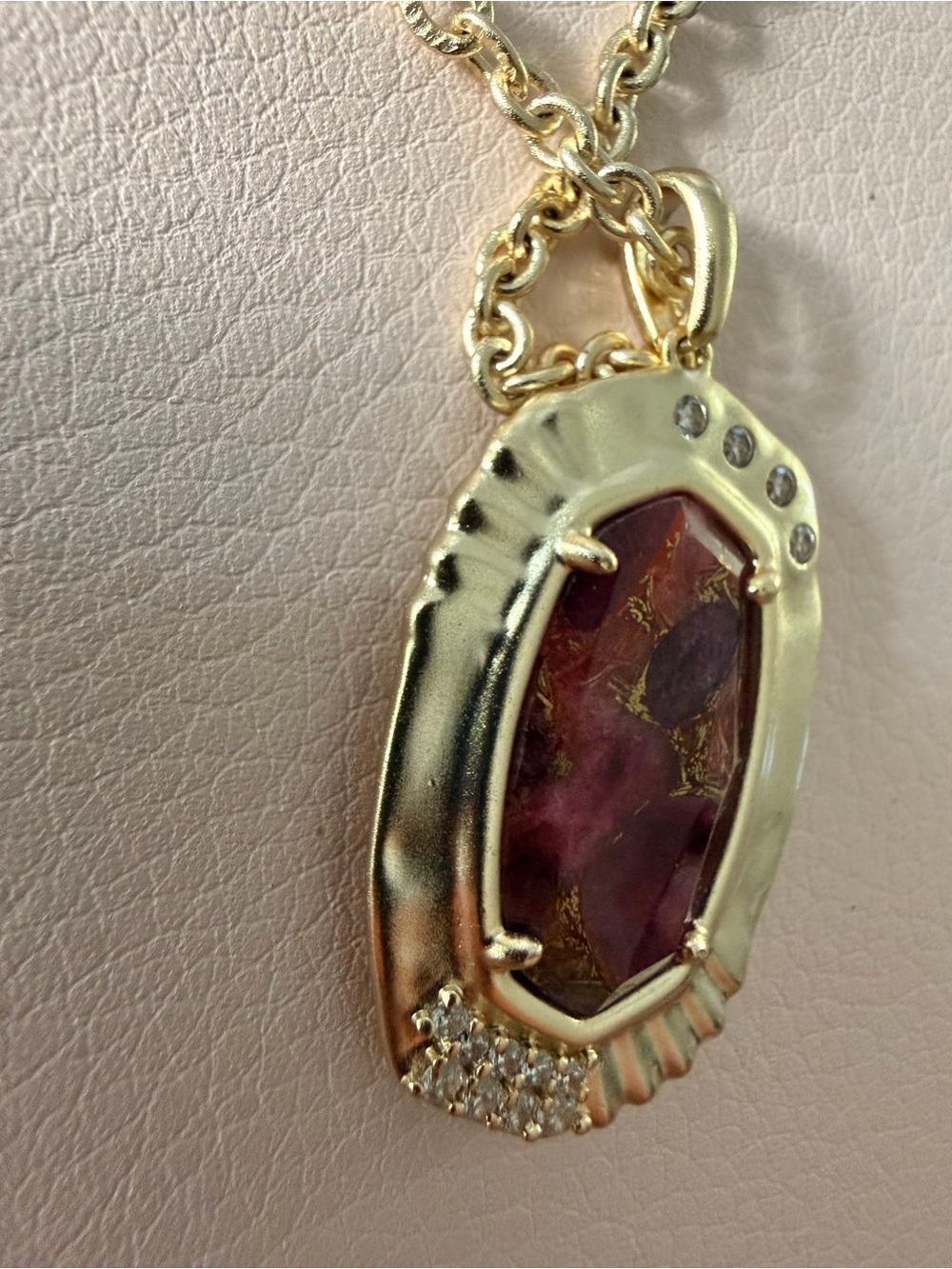NWT Kendra Scott Gold Anna Long Pendant in Bronze Veined Maroon Jade - Picture 6 of 8